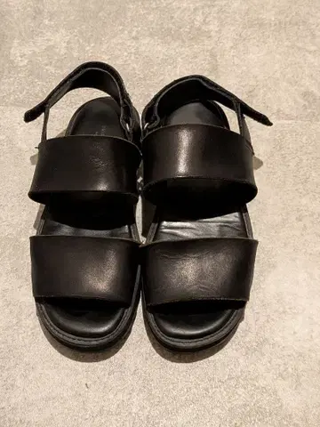 UNITED TOKYO 샤크 밑창 가죽 샌들