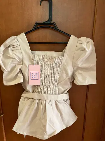 ANDGEEBEE 베이지 퍼프 슬리브 상의