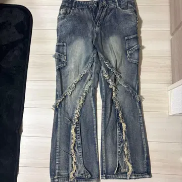 데미지 가공 플레어 데님