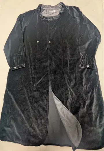 SLOW HANDS 슬로우 핸즈 벨벳 노카라 코트