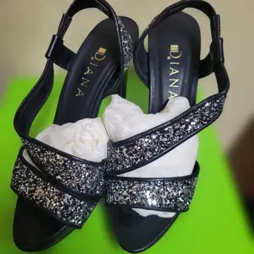 DIANA 블랙 글리터 하이힐