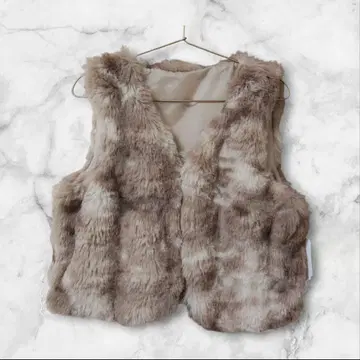 미사용 새상품 베이지 페이크 퍼 베스트