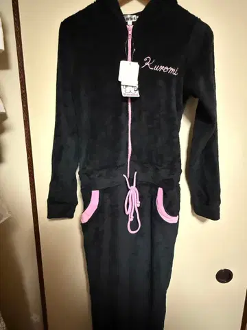 [ 새상품 ] 쿠로미 콤비네존 블랙 M 사이즈