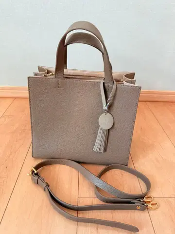에토프 가죽 토트백 태슬 포함