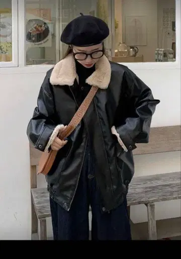 오버 사이즈 블랙 가죽 무스탕 자켓