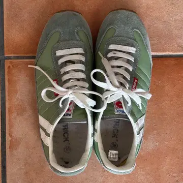 패트릭 스니커즈