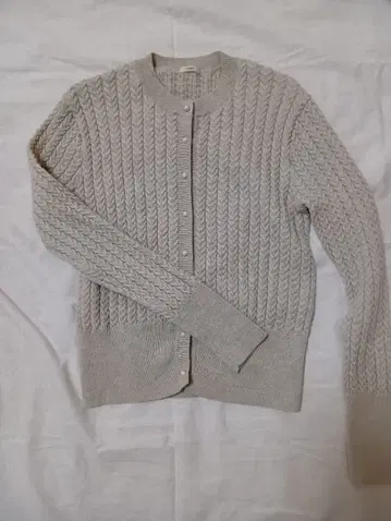 이에나 베이지 케이블 니트 가디건 새상품급