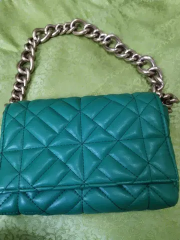 ZARA 퀼팅 숄더백 겨울 의류에 어울리는 귀여운 디자인 백