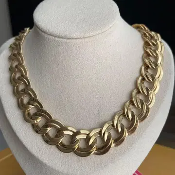 MONET 골드 컬러 목걸이