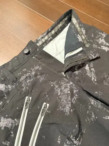 오클리 블랙/그레이 카모 패턴 슬림핏 팬츠