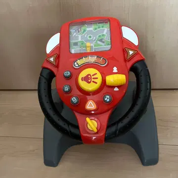 빨간색 운전 시뮬레이션 핸들