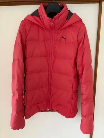 PUMA 후드 부착 레드 다운 자켓