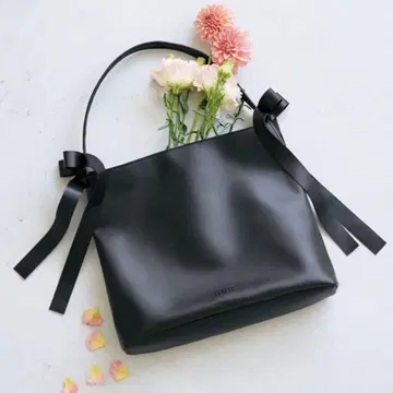 시스터 오드리 사이드 리본 포함 가죽 느낌 토트백