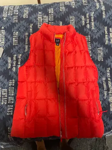 GAP 빨간색 퀼팅 베스트