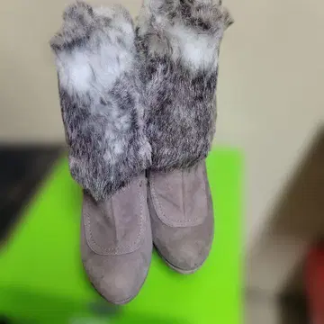 퍼 달린 힐 부츠 그레이