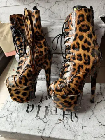 헤라 힐 레오파드 무늬 부츠