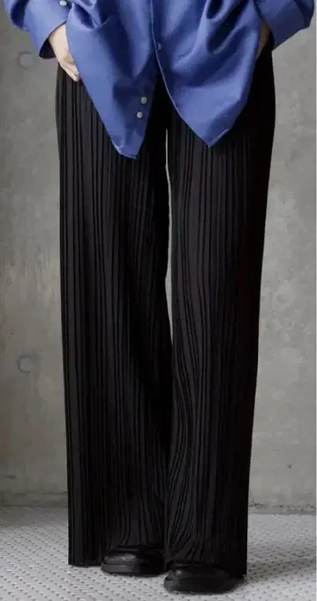 블랙 컬러 와이드 스트레이트 플리츠 팬츠 unisex