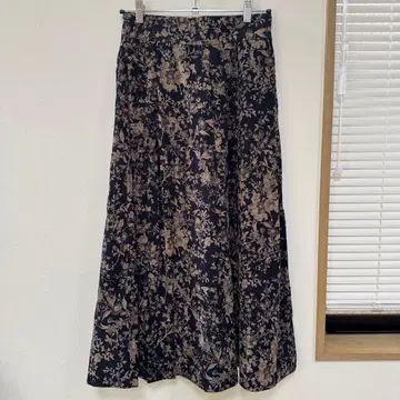 미사용 새상품 EMMEL REFINES 네이비 플라워 프린트 롱 스커트