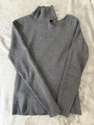 새상품급 시뉴 cygne 원숄더 오픈 니트 그레이