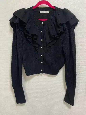 MOUSSY 프릴 장식 블랙 니트 가디건