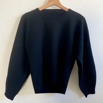 BEAUTY&YOUTH 밀라노리브 볼륨 슬리브 니트 블랙