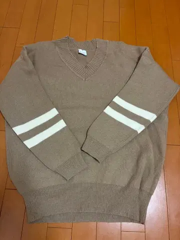 Spick & Span 베이지 V넥 니트