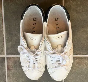 D.A.T.E. 화이트 스니커즈 블랙 라메 힐