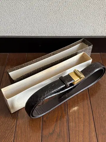 블랙 가죽 벨트 골드 컬러 버클