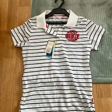 흡한속건 피케 셔츠 화이트와 네이비 스트라이프 반팔