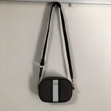 MICHAEL KORS 숄더백 스트라이프 디자인