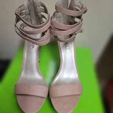 핑크 베이지 스트랩 하이힐