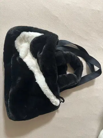 NIKE GUAVA ICE 토트백 블랙/화이트