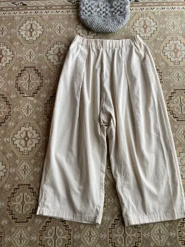 미즈이로 인드 세밀 코듀로이 턱 벌룬 팬츠