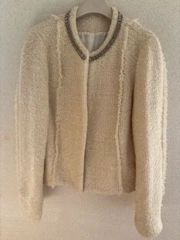 새상품급 두지엠 클라세 울 아이보리 트위드 노카라 자켓