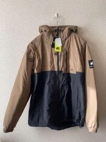 베이지와 블랙 마운틴 후드티