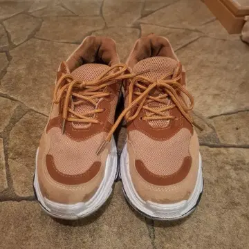 브라운 x 베이지 스니커즈