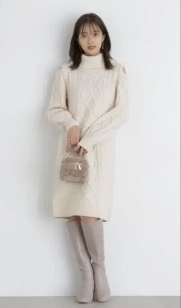 아이보리 케이블 니트 긴팔 원피스