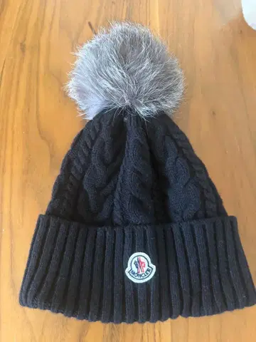 블랙 케이블 짜임 니트 모자 퍼 폼폼 포함