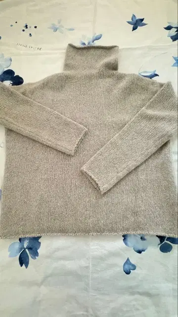 에붐에바 그레이지 터틀넥 캐시미어 스웨터 미사용