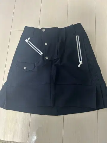 네이비 플리츠 스커트 지퍼 포켓 부착