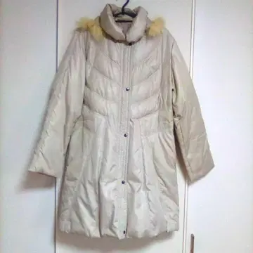 후드 부착 베이지 롱 코트