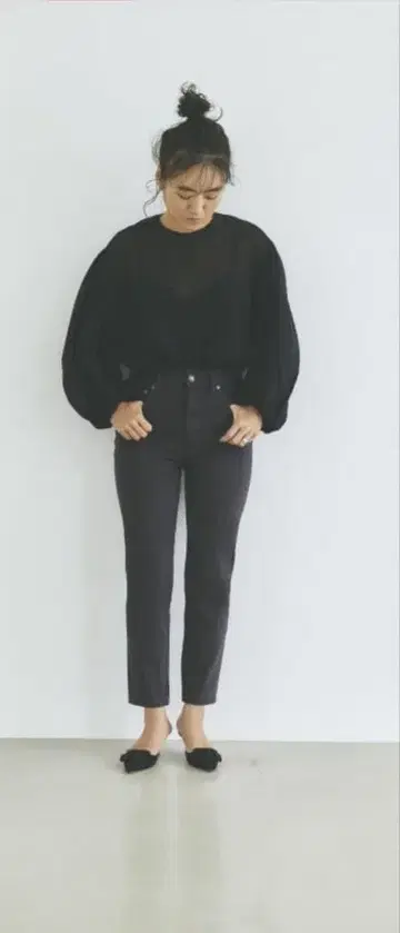 YANUK 카네코 아야 하이라이즈 슬림 테이퍼트 블랙 데님