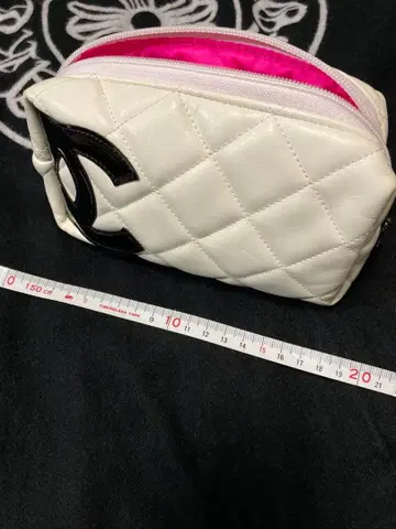 노브랜드 화이트 퀼팅 파우치 핑크 안감