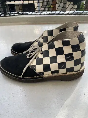 체크 무늬 클락스 부츠