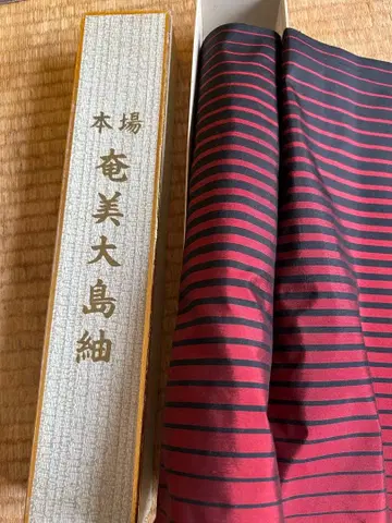 본고장 아마미 오시마 명주 빨간색과 검은색 스트라이프 박스 포함