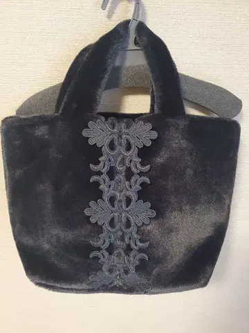 친자와 레이스 퍼 백 블랙 토트 거의 새상품입니다