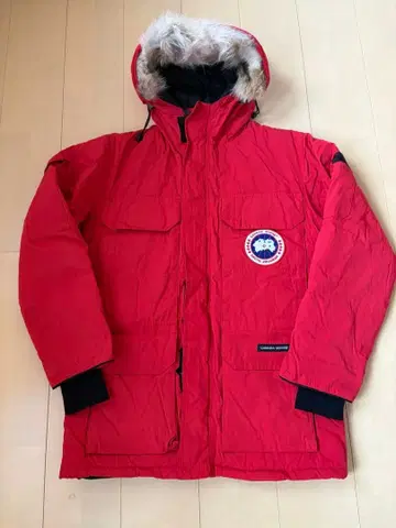 CANADA GOOSE 레드 다운 파카