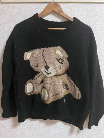 곰 자수 오버 사이즈 니트 SALTMAN