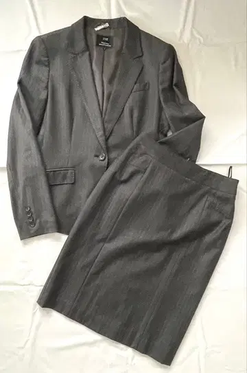 23구 스커트 수트 차콜 계열 셋업 38