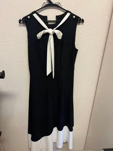 Her Lip to 슬리브리스 원피스 완판템